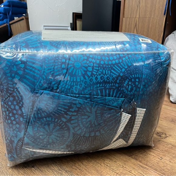 City Loft Comforter Set - Picture 4 of 5